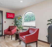 Red Roof Inn & Suites Rome Lobby