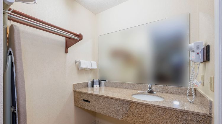 Red Roof Inn & Suites Rome Room
