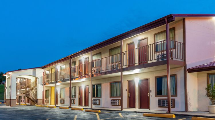 Red Roof Inn Buffalo, TX Exterior