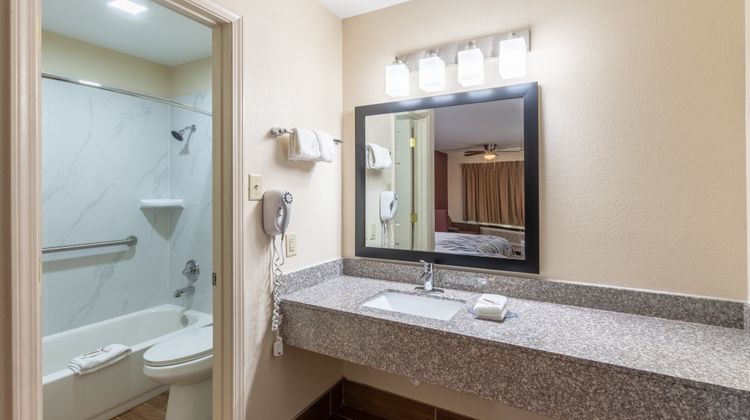 Red Roof Inn Buffalo, TX Room
