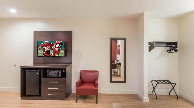 Red Roof Inn Houston-Willowbrook Room
