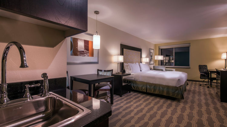 Holiday Inn Express Hotel & Suites Suite