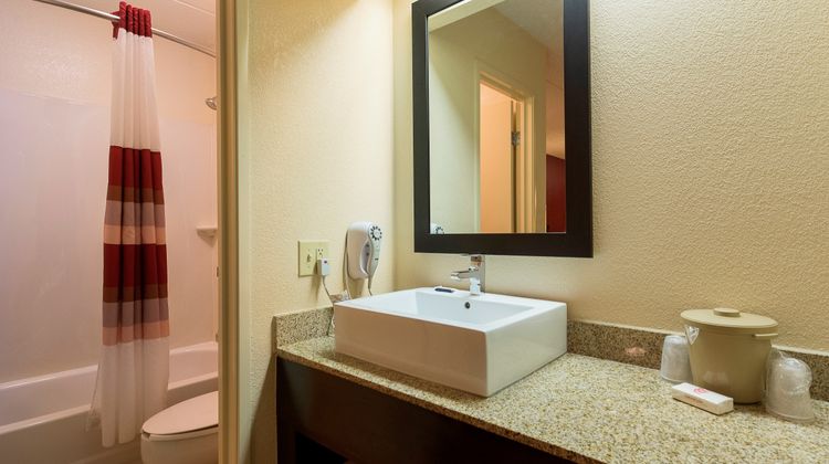 Red Roof Inn Washington, PA Room