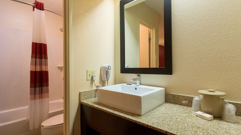 <b>Red Roof Inn Washington, PA Room</b>. Images powered by <a href="https://www.leonardoworldwide.com/" title="Leonardo Worldwide" target="_blank">Leonardo</a>.