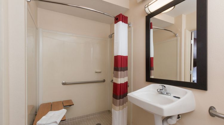Red Roof Inn Washington, PA Room