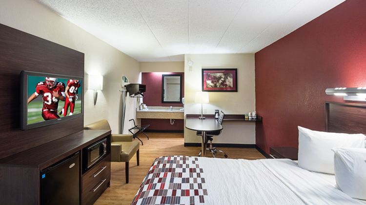 Red Roof Inn Madison, WI Room