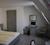 Avenue Hotel Room