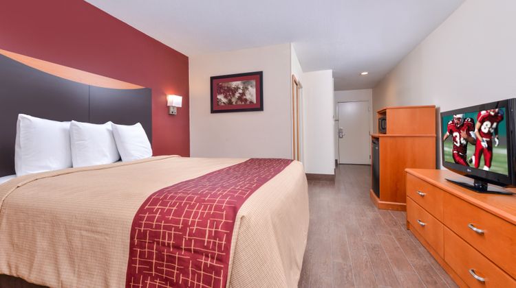 Red Roof Inn & Suites Danville Room
