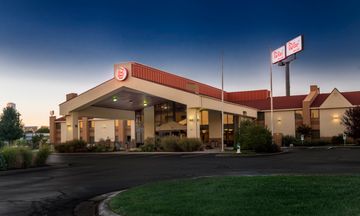 Red Roof Inn & Suites Cincinnati N-Mason