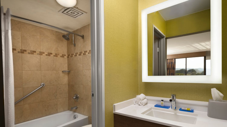 Holiday Inn Express At Monterey Bay Room