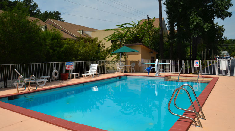 <b>Red Roof Inn Williamsburg Pool</b>. Images powered by <a href="https://www.leonardoworldwide.com/" title="Leonardo Worldwide" target="_blank">Leonardo</a>.