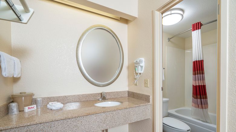 <b>Red Roof Inn Cleveland-Middleburg Height Room</b>. Images powered by <a href="https://www.leonardoworldwide.com/" title="Leonardo Worldwide" target="_blank">Leonardo</a>.