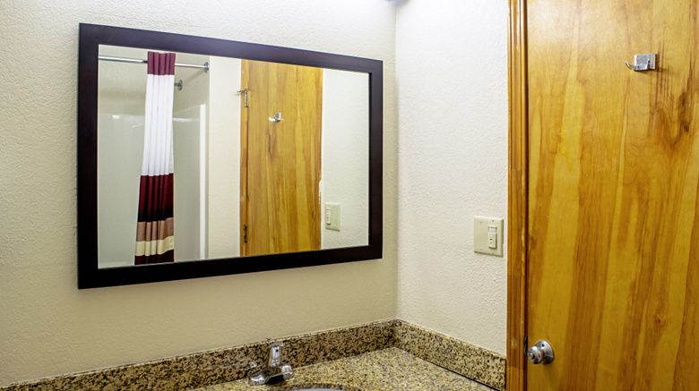 <b>Red Roof Inn Suites Middletown-Franklin Room</b>. Images powered by <a href="https://www.leonardoworldwide.com/" title="Leonardo Worldwide" target="_blank">Leonardo</a>.