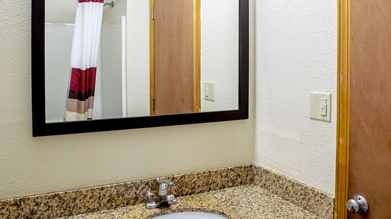 <b>Red Roof Inn Suites Middletown-Franklin Room</b>. Images powered by <a href="https://www.leonardoworldwide.com/" title="Leonardo Worldwide" target="_blank">Leonardo</a>.