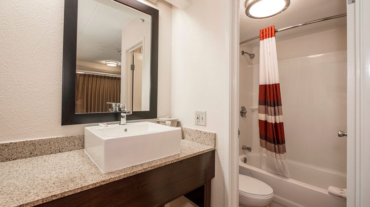 Red Roof PLUS+ Boston - Framingham Room