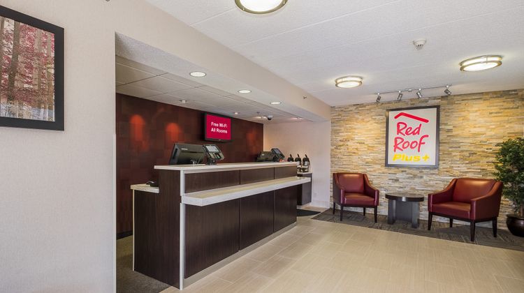 Red Roof PLUS+ Boston - Framingham Lobby
