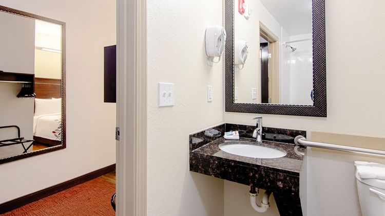Red Roof Inn Locust Grove Room