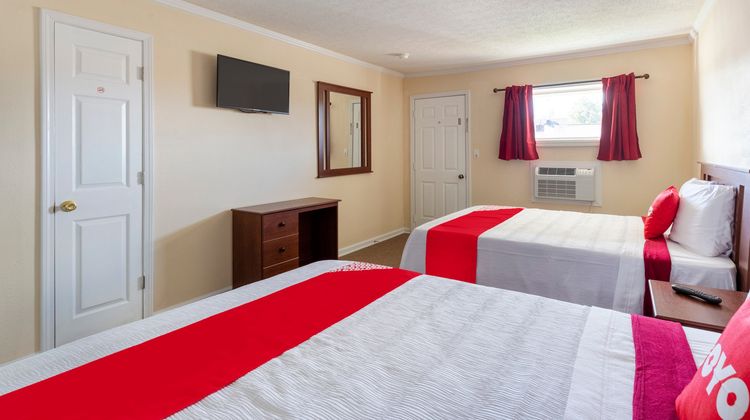 OYO Hotel Cave City KY Room