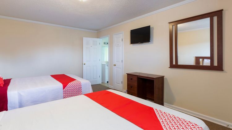 OYO Hotel Cave City KY Room