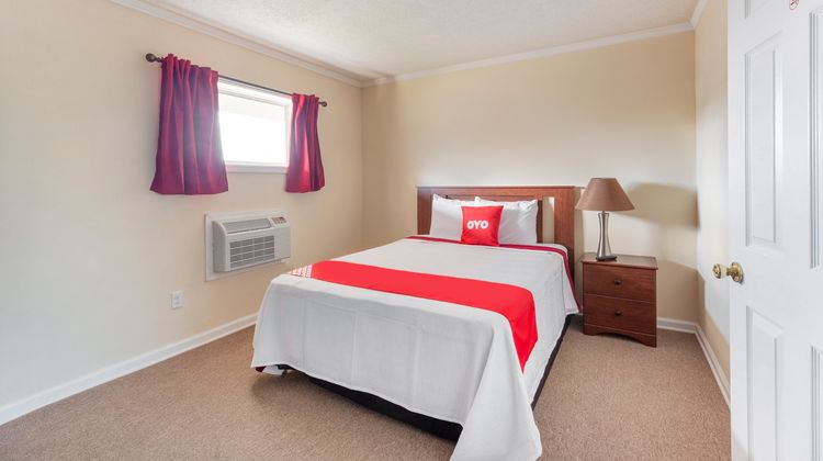 OYO Hotel Cave City KY Room
