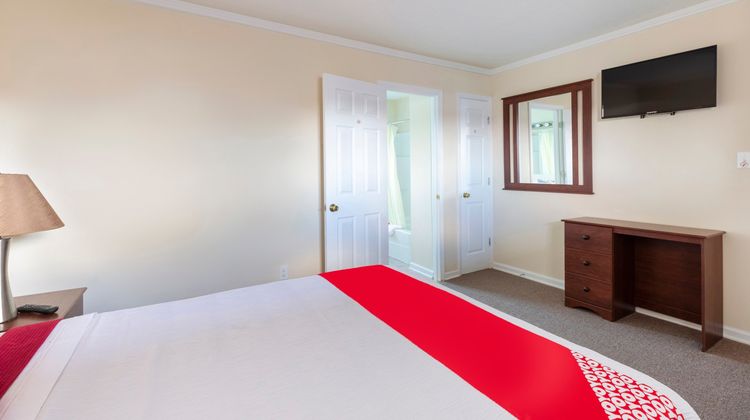 OYO Hotel Cave City KY Room