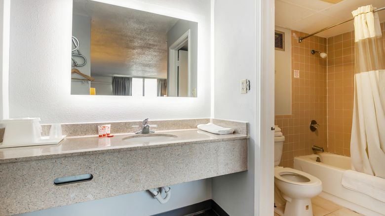 <b>OYO Hotel Jennings Room</b>. Images powered by <a href="https://www.leonardoworldwide.com/" title="Leonardo Worldwide" target="_blank">Leonardo</a>.