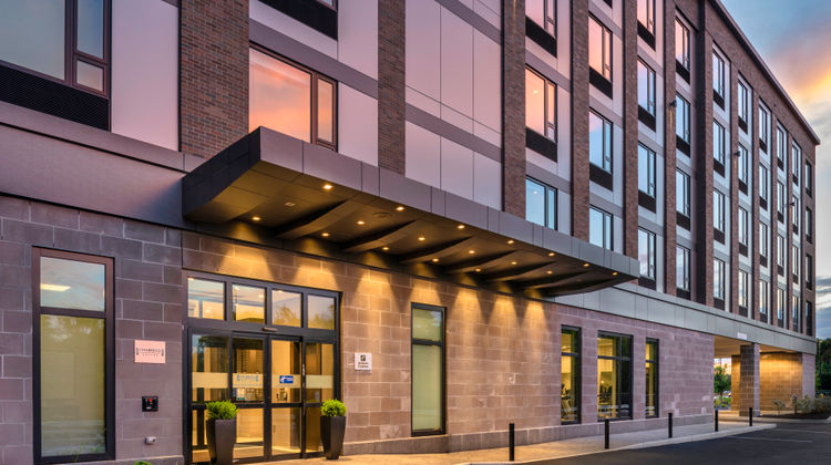 Holiday Inn Express Boston Logan Airport Exterior