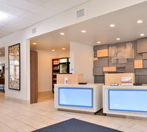 Holiday Inn Express & Suites Southgate Lobby