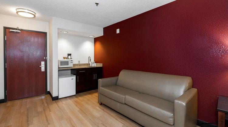 Red Roof Inn & Suites Dover Downtown Suite