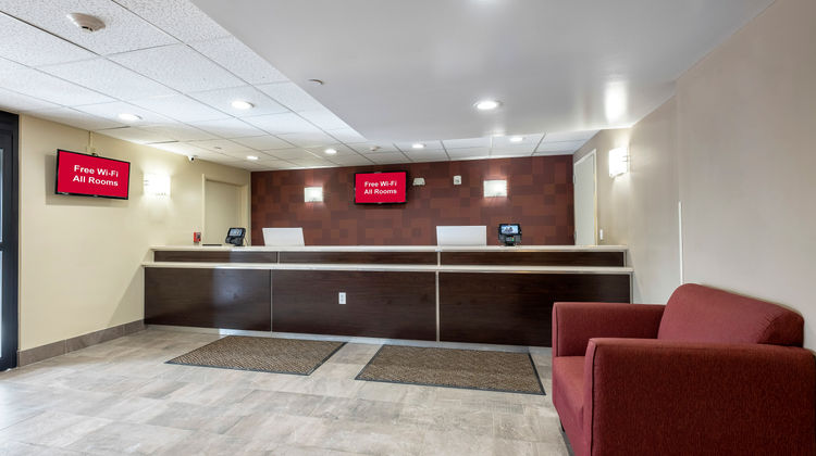 Red Roof PLUS+ Tuscaloosa - University Lobby