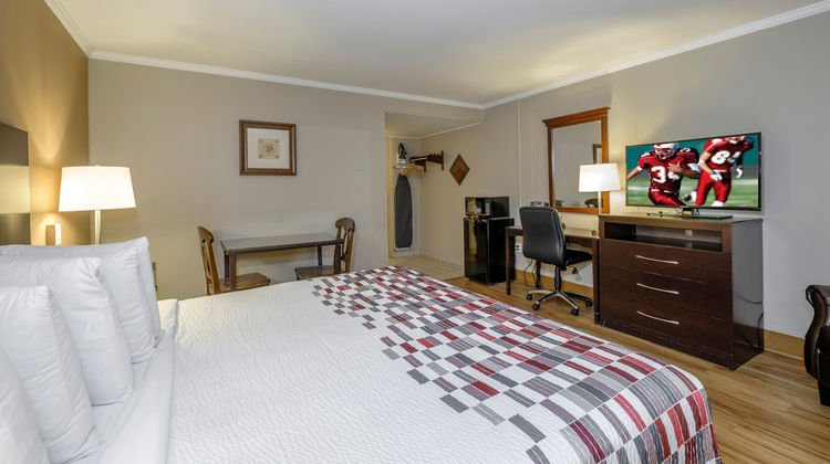 Red Roof Inn & Suites Herkimer Room
