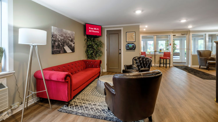 Red Roof Inn & Suites Herkimer Lobby
