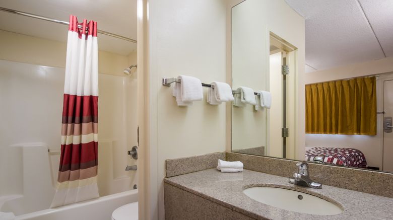 <b>Red Roof Inn Shelbyville Room</b>. Images powered by <a href="https://www.leonardoworldwide.com/" title="Leonardo Worldwide" target="_blank">Leonardo</a>.