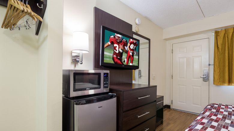 <b>Red Roof Inn Shelbyville Room</b>. Images powered by <a href="https://www.leonardoworldwide.com/" title="Leonardo Worldwide" target="_blank">Leonardo</a>.