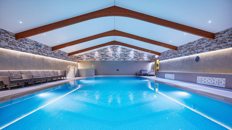 Ashdown Park Hotel Pool