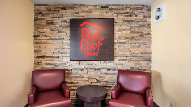 Red Roof Inn Des Moines Lobby