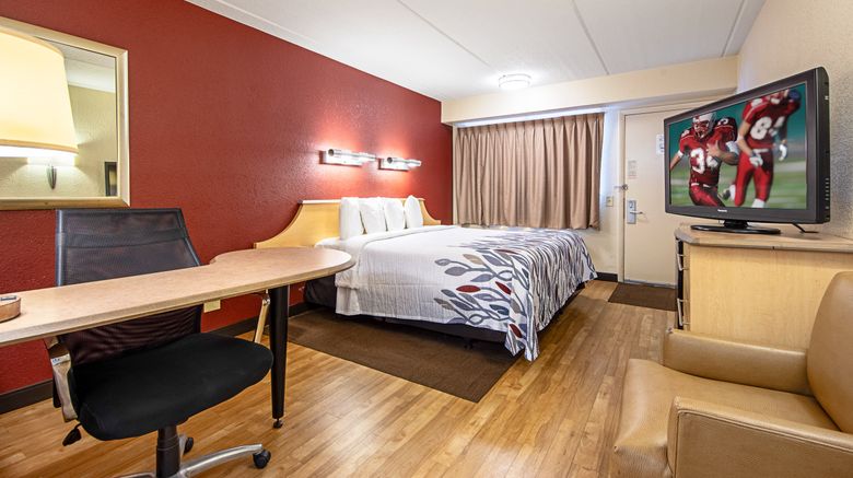 <b>Red Roof Inn Pensacola – I-10 at Davis Room</b>. Images powered by <a href="https://www.leonardoworldwide.com/" title="Leonardo Worldwide" target="_blank">Leonardo</a>.