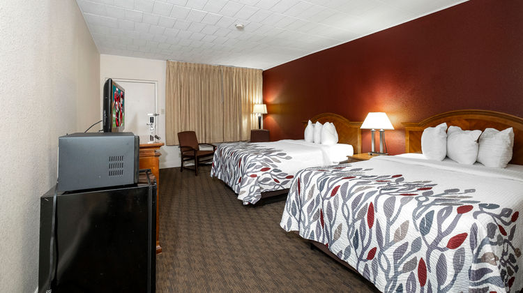 Red Roof Inn & Suites Hazleton Room