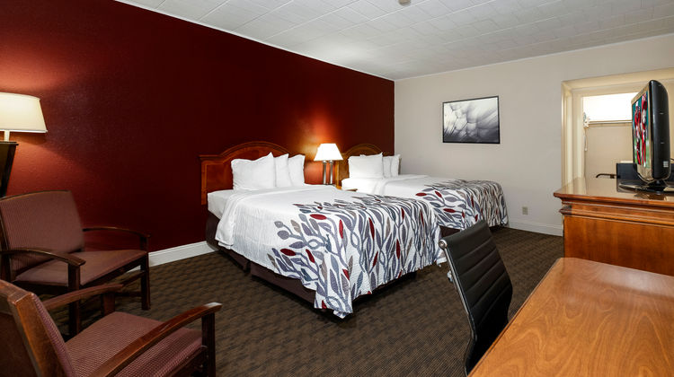 Red Roof Inn & Suites Hazleton Room