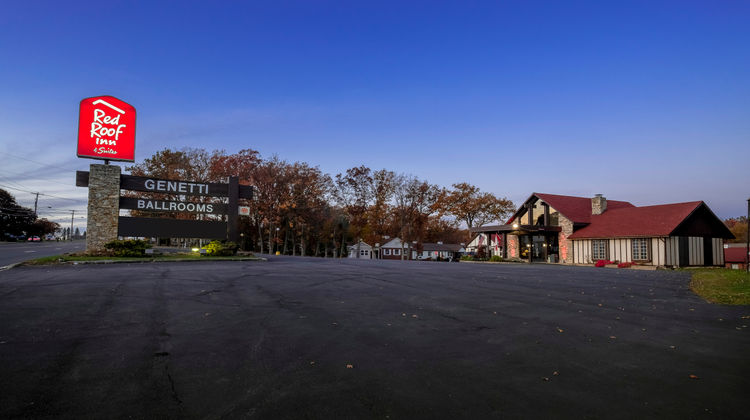 Red Roof Inn & Suites Hazleton Exterior