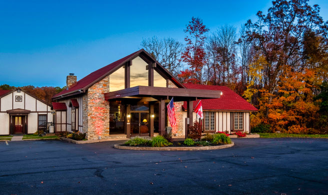 Red Roof Inn & Suites Hazleton Exterior