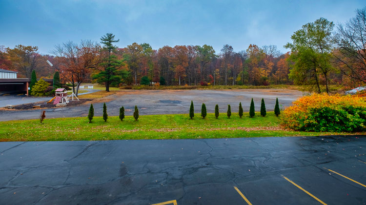 Red Roof Inn & Suites Hazleton Exterior