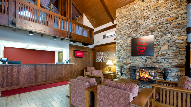 Red Roof Inn & Suites Hazleton Lobby