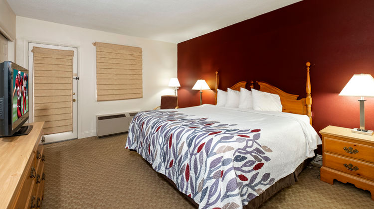 Red Roof Inn & Suites Hazleton Suite