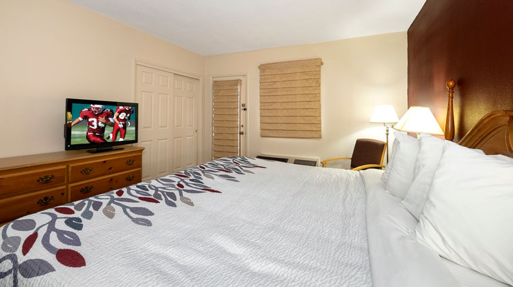 Red Roof Inn & Suites Hazleton Suite