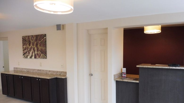 <b>Red Roof Inn Fredericksburg South Lobby</b>. Images powered by <a href="https://www.leonardoworldwide.com/" title="Leonardo Worldwide" target="_blank">Leonardo</a>.