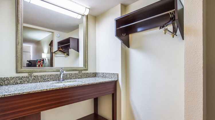Red Roof Inn Caryville Room