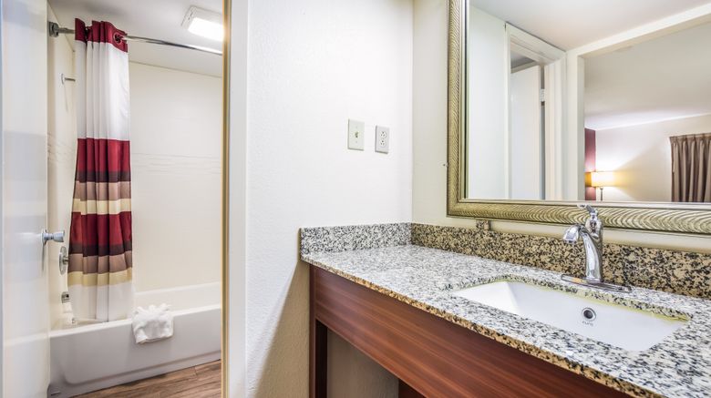 <b>Red Roof Inn Caryville Room</b>. Images powered by <a href="https://www.leonardoworldwide.com/" title="Leonardo Worldwide" target="_blank">Leonardo</a>.