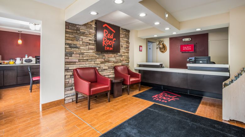 <b>Red Roof Inn Caryville Lobby</b>. Images powered by <a href="https://www.leonardoworldwide.com/" title="Leonardo Worldwide" target="_blank">Leonardo</a>.
