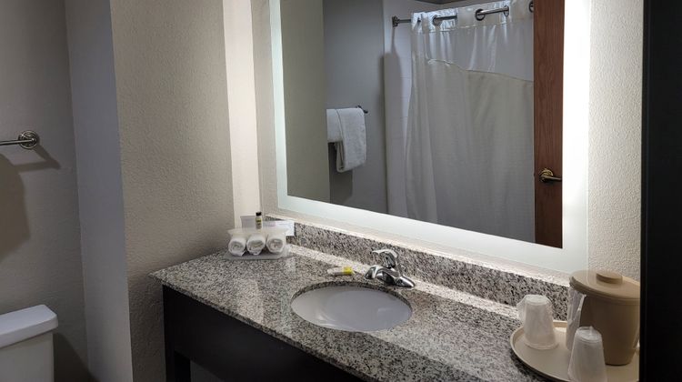 Holiday Inn Express Wilson Room